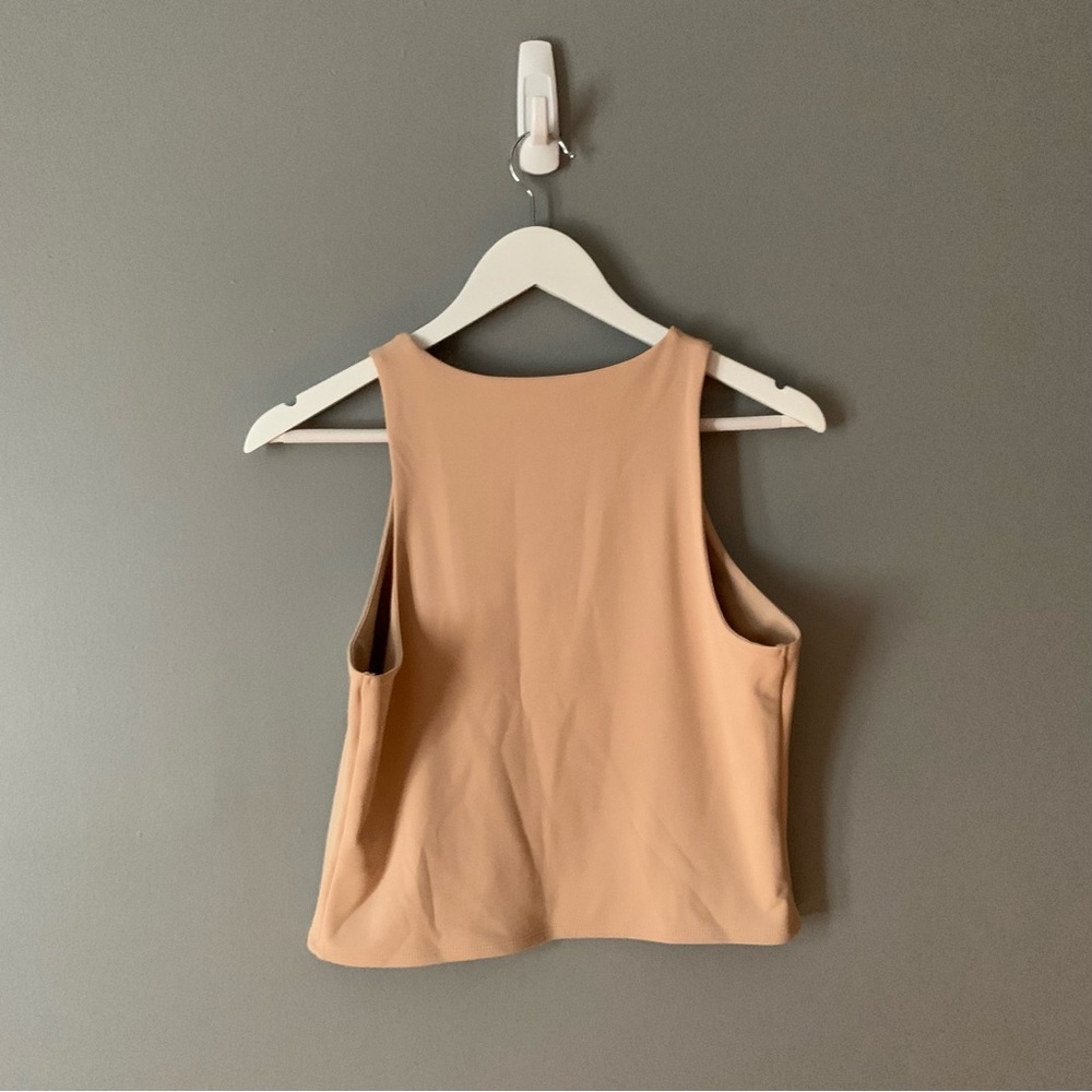 Express Body Contour Cropped Tank - Large - Picture 3 of 3